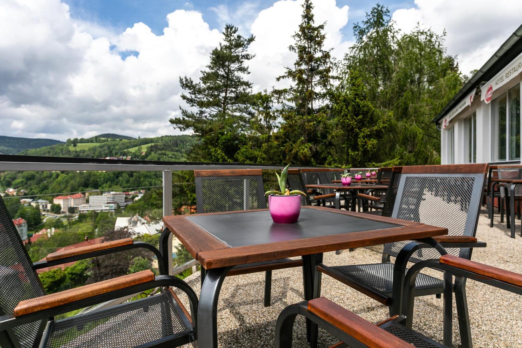 Hotel Panorama ยาคีมอฟ ภายนอก รูปภาพ